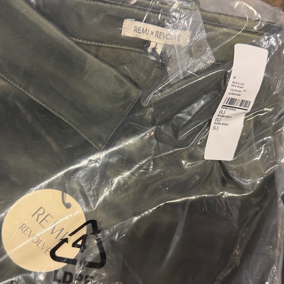 NWT Remi x Revolve Serena button up satin shirt Forrest green blouse L - Picture 6 of 9